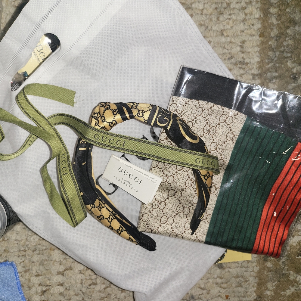 Gucci hairbow hairband air band is car